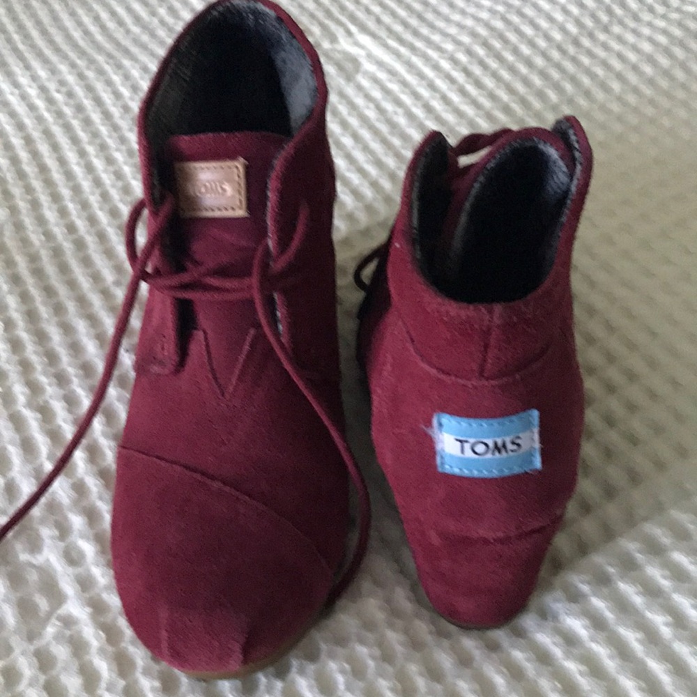 Tom’s wine wedge size W8.5